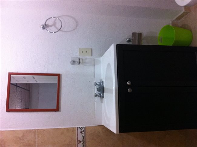 Cuarto en renta en Calle Apan Hidalgo, Parque de Poblamiento 1a. Sección - HABITACIONES PARA ESTUDIANTES CERCA CERCA DE ICSA | CompartoDepa - Image 4
