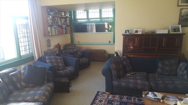 Room to rent in Wychbury Street, Christchurch - Couple? New to ChCh.? - Image 2