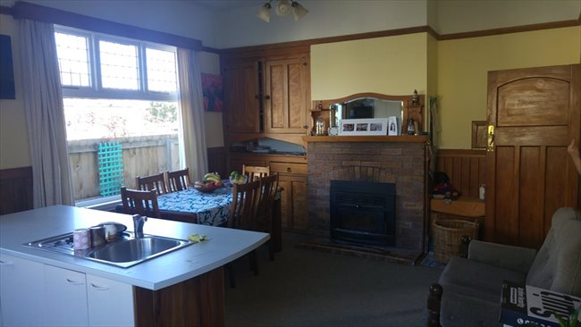 Room to rent in Wychbury Street, Christchurch - Couple? New to ChCh.? - Image 6
