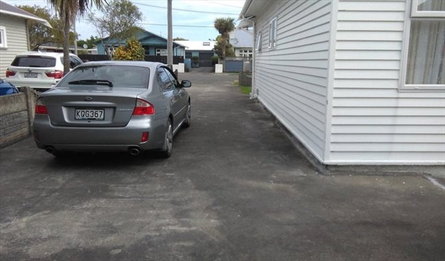 Room to rent in Hume Street, Lower Hutt - house in nice quet area, and lovely veg and flower garden - Image 3