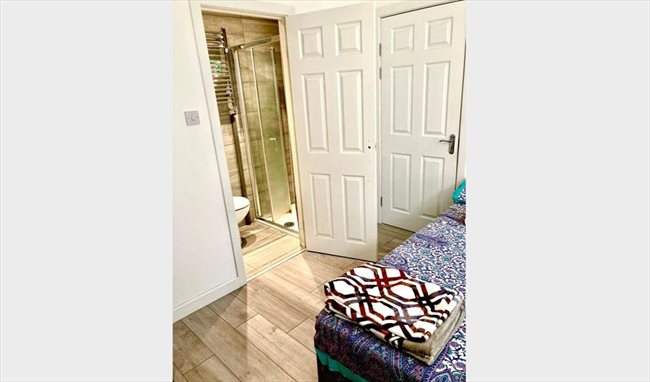 Room to rent in Brent Road, London - Lovely,Clean Room available in Greenwich Area - Image 1