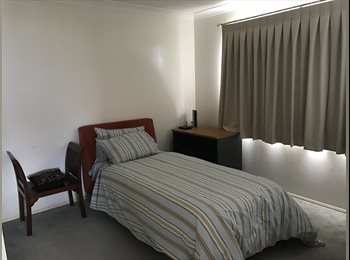 EasyRoommate AU - Room to rent near Griffith Gold Coast , Southport - $150 pw