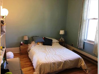 EasyRoommate CA - Big room with balcony, Montréal - $300 pcm