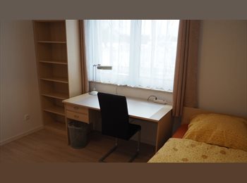EasyWG DE - Ab 01/2018: 3 möblierte 13 qm-Zimmer in 3-er WG, warm, Internet, TV, Essküche, Nichtraucher, Berlin - 500 € pm