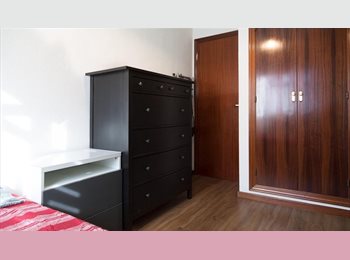 EasyPiso ES - VALENCIA | Room in apartment in Benimaclet  (plus Free  house cleaning wkly), Valencia - 295 € por mes