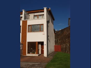 EasyRoommate IE - Beautiful double room for 1 (no couples), own bathroom and balcony., Cork - €500 pcm