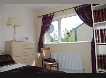 EasyRoommate IE - Room sleeps 2 on Dublin city centre- Maynooth and M3Parkway-Docklands DART lines bills breakfast own, Dublin - €420 pcm