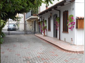 EasyStanza IT - Affitto stanze per studenti in casa indipendente, Ferrara - € 270 al mese