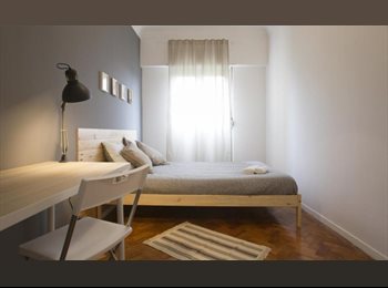 EasyQuarto PT - Double bed in 4 rooms shared flat at Estrada da Torre, Lisboa - 400 € Por mês