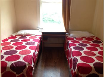 EasyRoommate UK - Twin room, perfect for friends - all bills included, Canning Town - £694 pcm