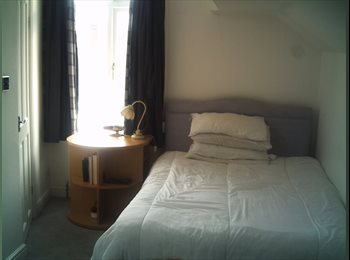 EasyRoommate UK - Double room with en suite in Sale close to metro , Brooklands - £520 pcm