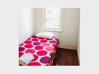 EasyRoommate UK - Nice single room - all bills included, West Ham - £412 pcm