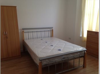 EasyRoommate UK - Cosy DOUBLE ROOM for a single occupancy!, Stratford - £520 pcm