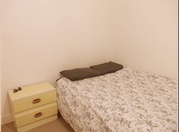 EasyRoommate UK - Nice DOUBLE SIZED ROOM for single ocuppancy - 5 min to Canary Wharf & Central London - All bills, Canning Town - £520 pcm