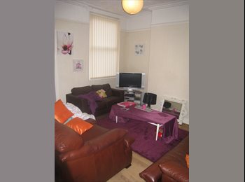 EasyRoommate UK - Student House, 4 Bedrooms, Close to Uni Campus, Kensington - £345 pcm