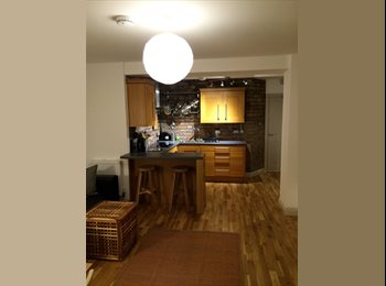 EasyRoommate UK - Premium Basement Apartment Royal Stoke/ Newcastle, Newcastle under Lyme - £750 pcm