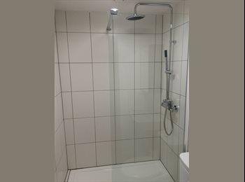 EasyRoommate UK - Premium Professional Ensuite Newcastle Cleaned weekly Close to Town centre and Royal Stoke, Newcastle under Lyme - £498 pcm