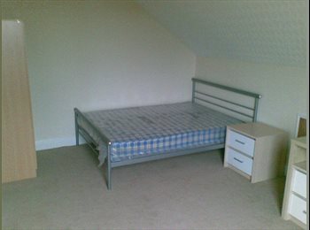 EasyRoommate UK - South Leeds - V Large Room - Grovehall Drive , Beeston - £260 pcm