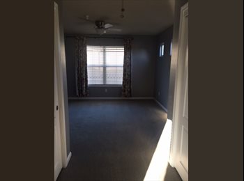 EasyRoommate US - Spacious  Willow Glen Townhome,  Close to  280/87, Public Transport, Downtown San Jose and SAP Arena, Broadway-Palmhaven - $1,500 pm